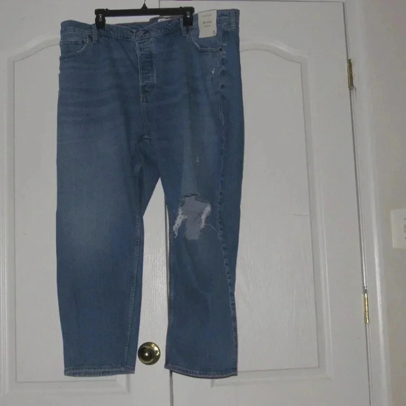 NWT ABERCROMBIE AND FITCH High Rise Dad Distressed Jeans Plus Size 36/22s Short - Picture 2 of 9